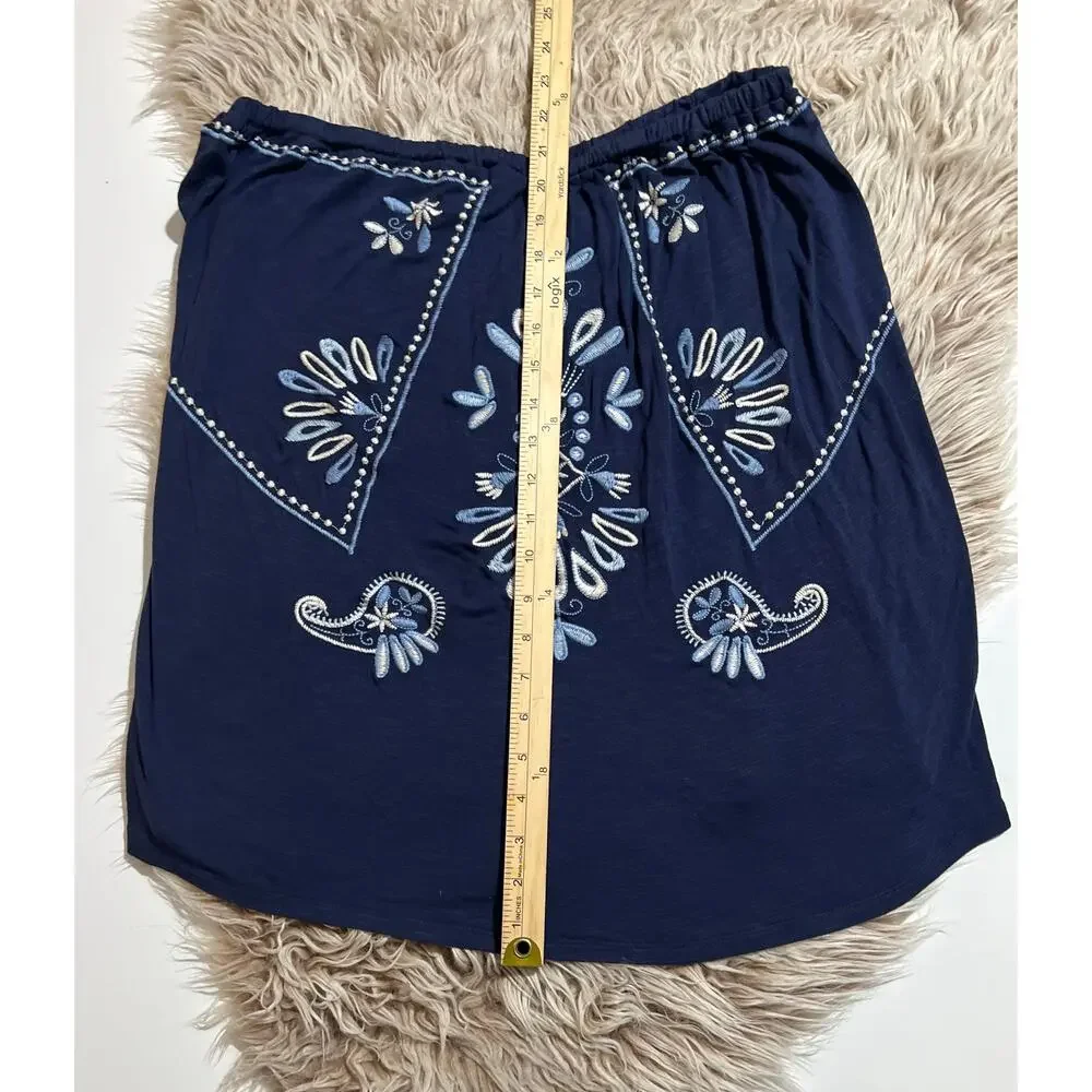 Torrid women’s navy blue embroidered floral skirt
